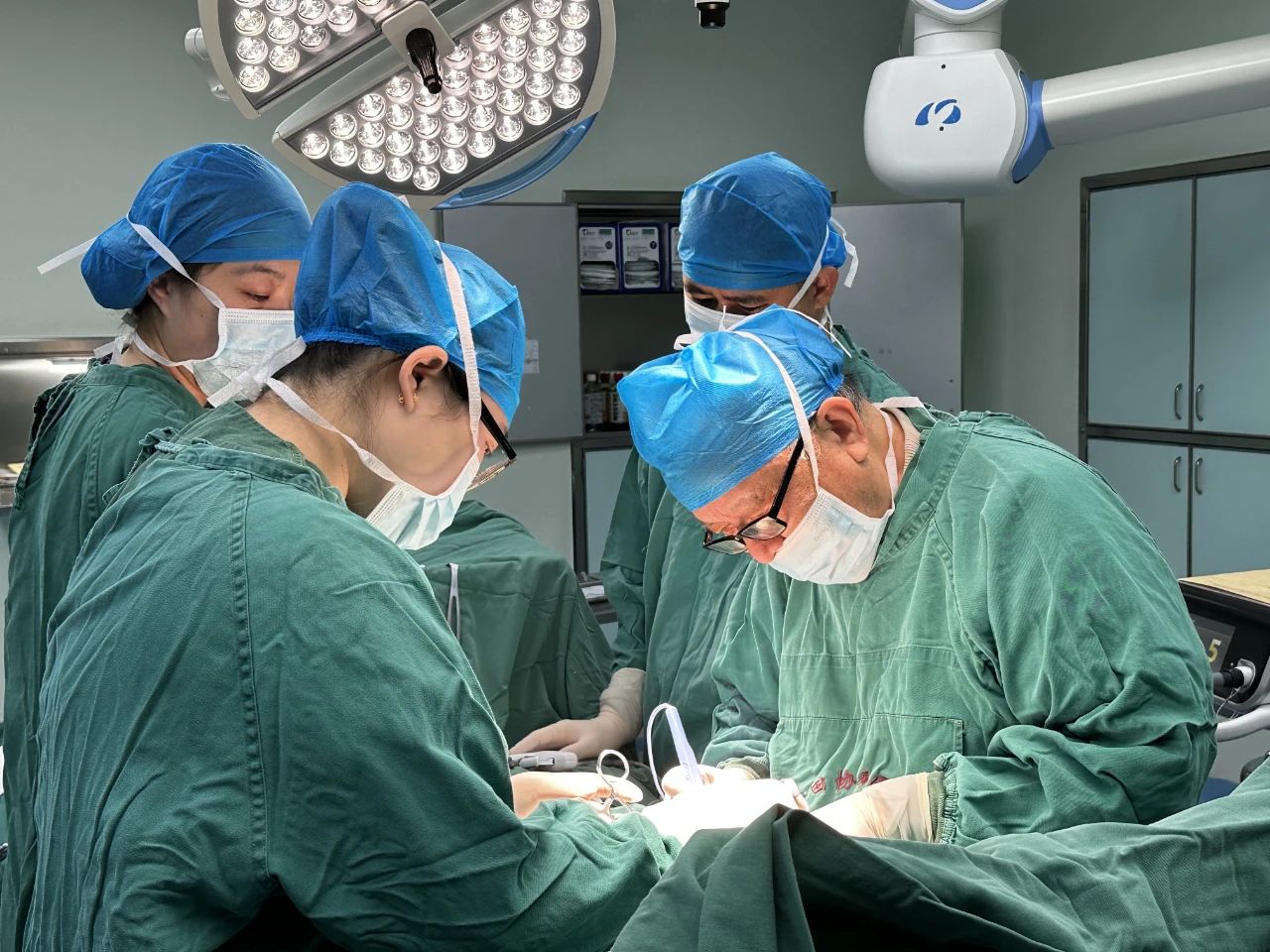 【福德甲乳】甲亢、巨大甲状腺肿成功手术