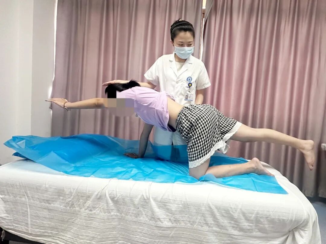 【福德康复】抓住寒假窗口！青少年脊柱侧弯矫正别拖延