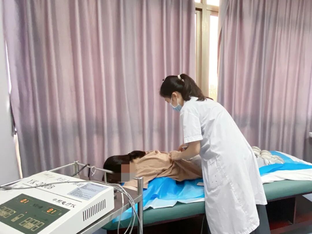 【福德康复】抓住寒假窗口！青少年脊柱侧弯矫正别拖延